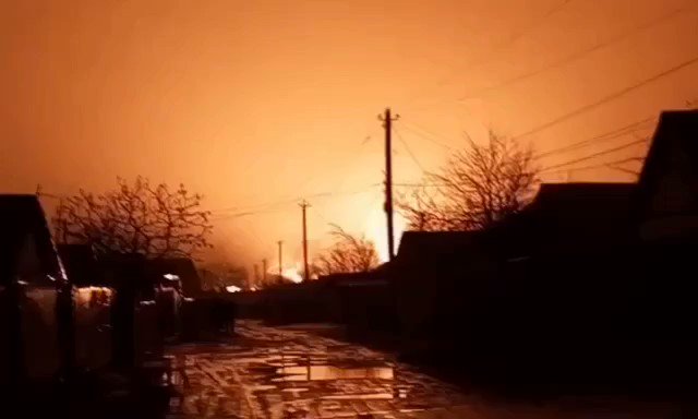 В Ровеньках Луганской области загорелась нефтебаза