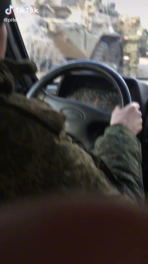 Российский военный конвой под Мариуполем