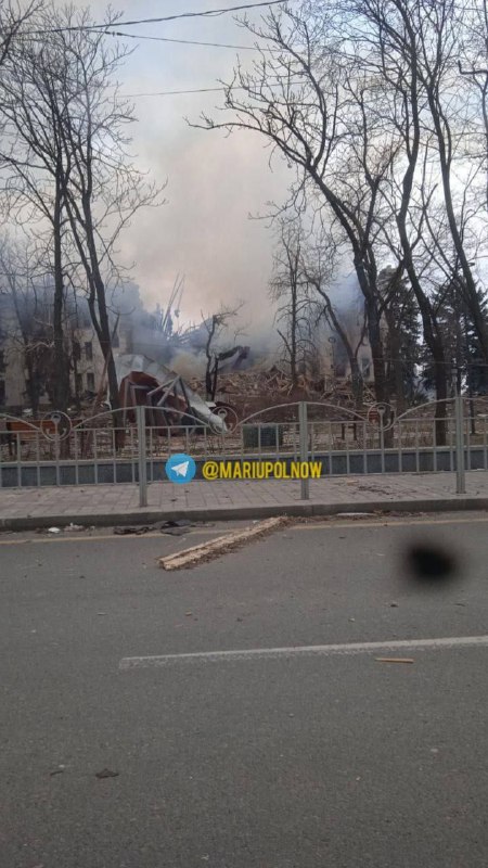 Мариупольский драматический театр был уничтожен в результате авиаудара России