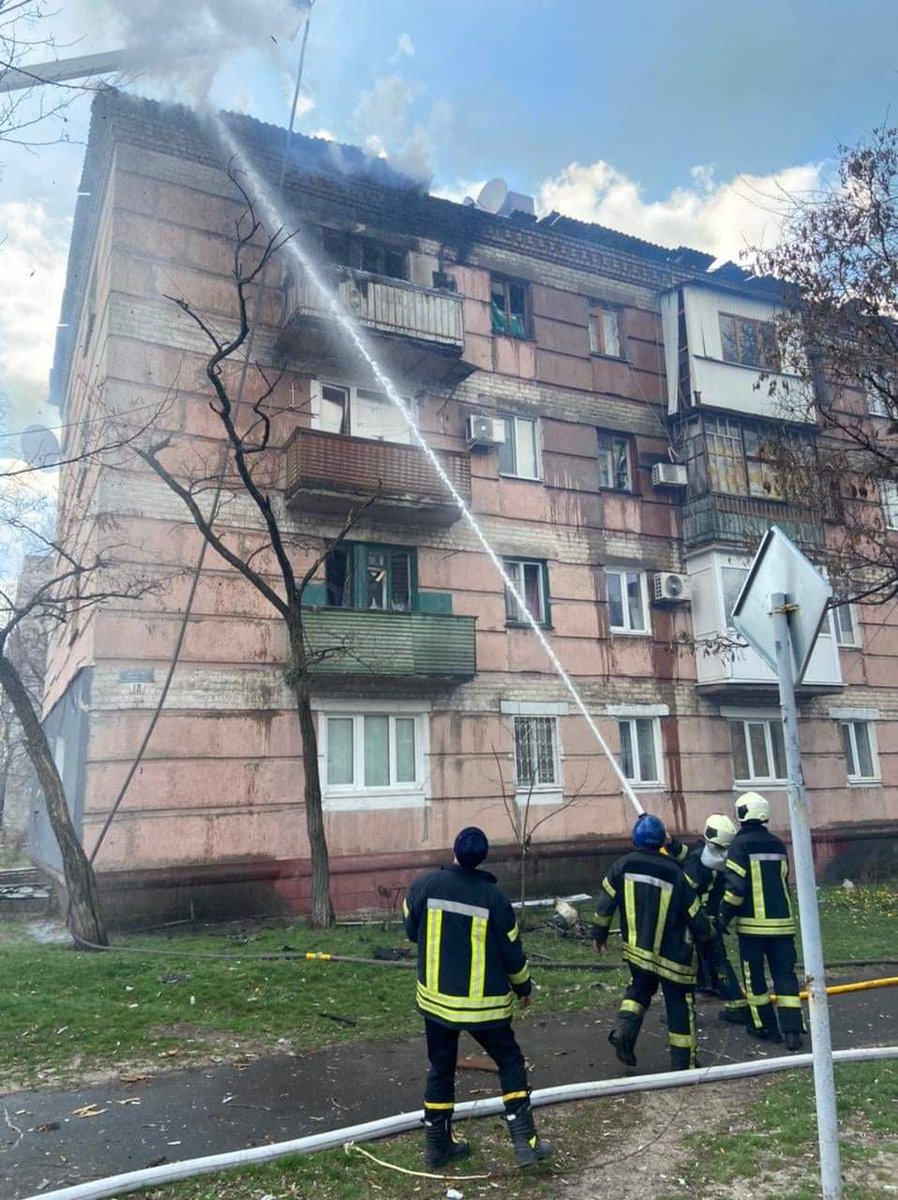 В Северодонецке в результате обстрелов российской армии горят не менее 10 жилых комплексов