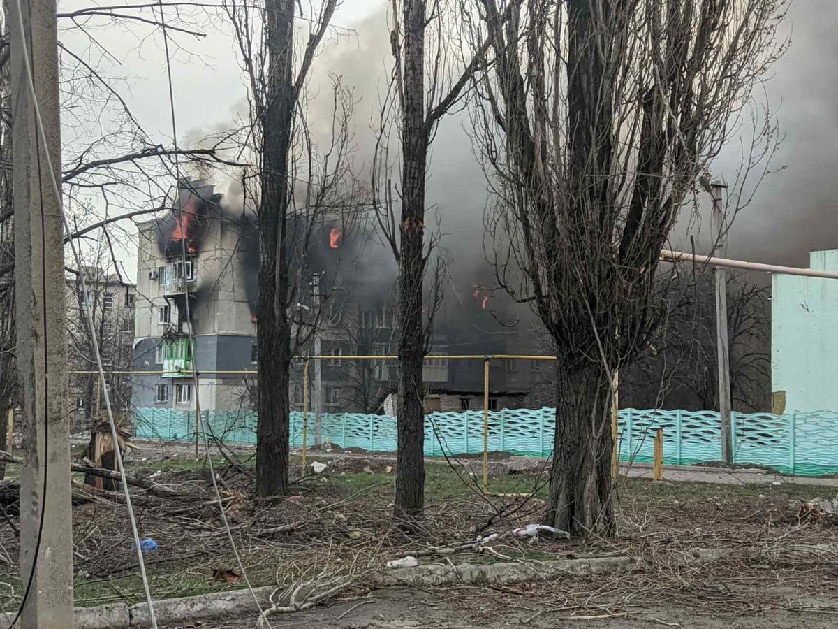 Пожары в результате обстрела российской армией Попасной