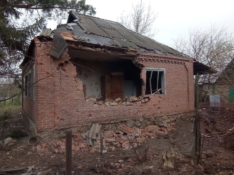 Российские войска продолжают обстрелы Марьинского, Авдеевского и Очеретинского направлений в Донецкой области.