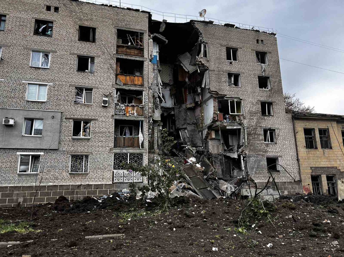 Разрушения после российского обстрела в Бахмуте