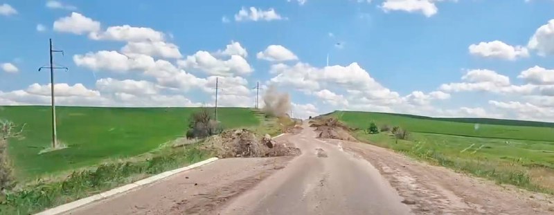 Глава Луганской ОГА: по состоянию на сегодняшний обед дорога Бахмут-Лисичанск проездная, хотя и обстреливается российскими войсками