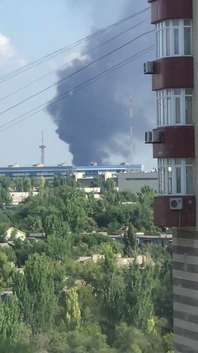 В Донецке зафиксированы пожары и взрывы.