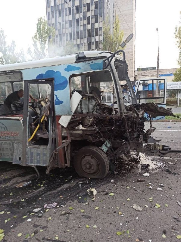 İşgal altındaki Donetsk'te otobüsün bombalanması sonucu 3 kişi öldü, 5 kişi yaralandı.
