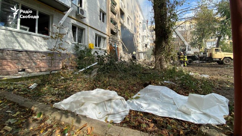 В Бахмуте под завалами разрушенного в результате обстрела российскими войсками жилого дома найдено 1 тело