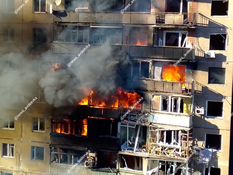 Rus bombardımanı sonucu Avdiyivka'daki apartman dairelerinde hasar